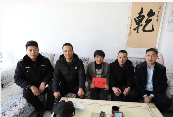 東營(yíng)市保安公司開展春節(jié)走訪慰問(wèn)困難職工活動(dòng)